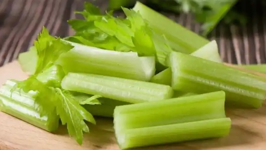 生吃芹菜的功效作用功能主治是什么，有什么功效作用好处？
